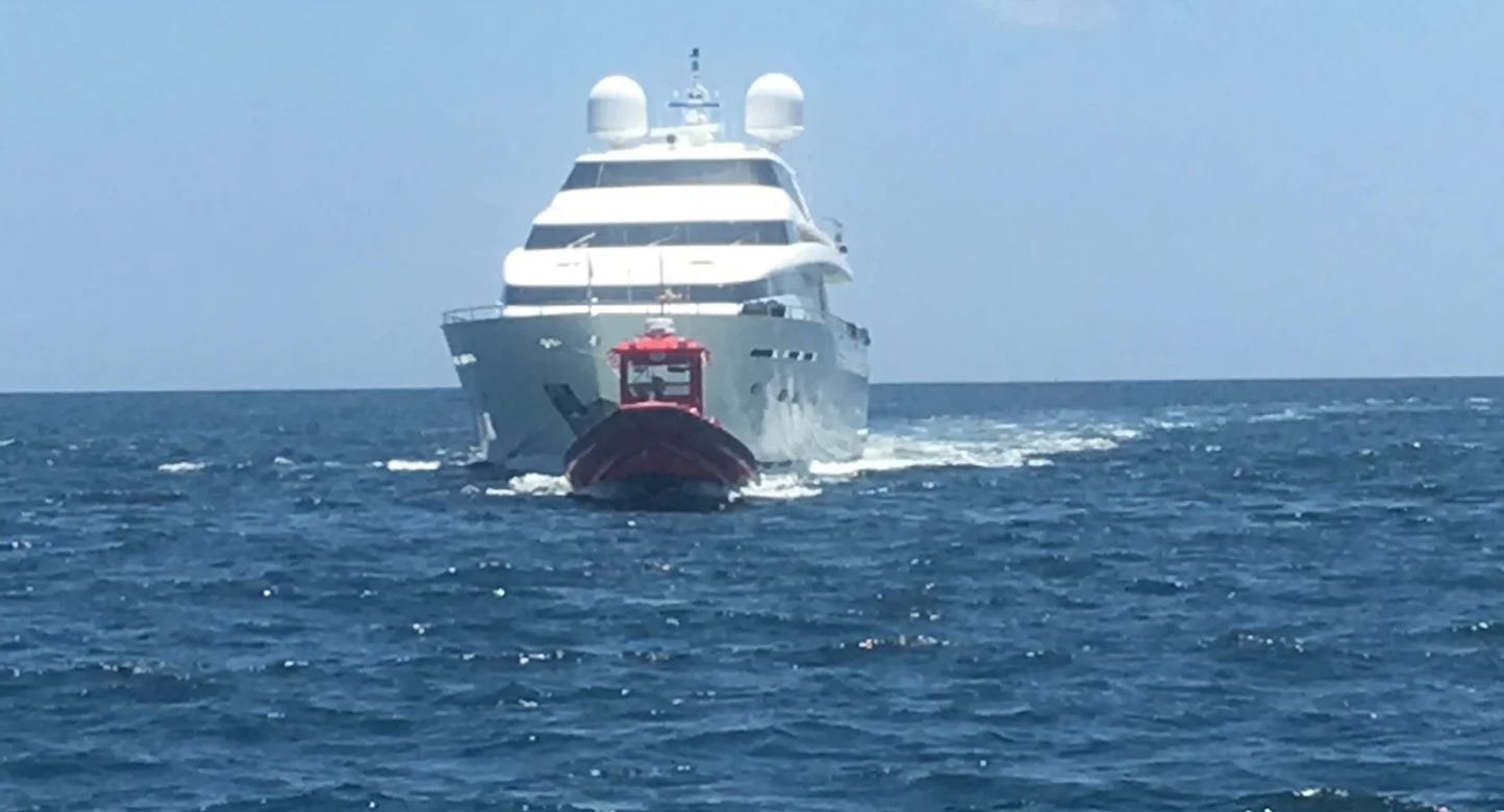 Offshore Ocean Towing Large Boat Coast Guard Picture